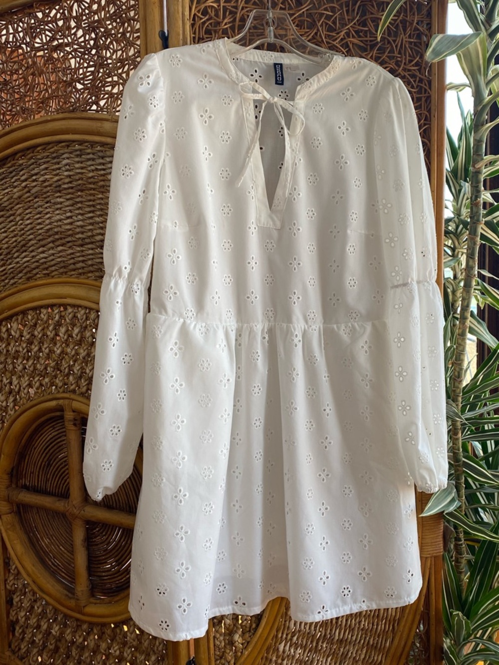Divided H&M White Eyelet Dress Coverup Long Sleeved Side Pockets Size Medium - Picture 5 of 10